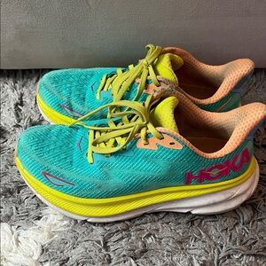 Hoka Clifton 9 sneaker. Running shoe. Ceramic. Womens US size 7. Pre-owned.